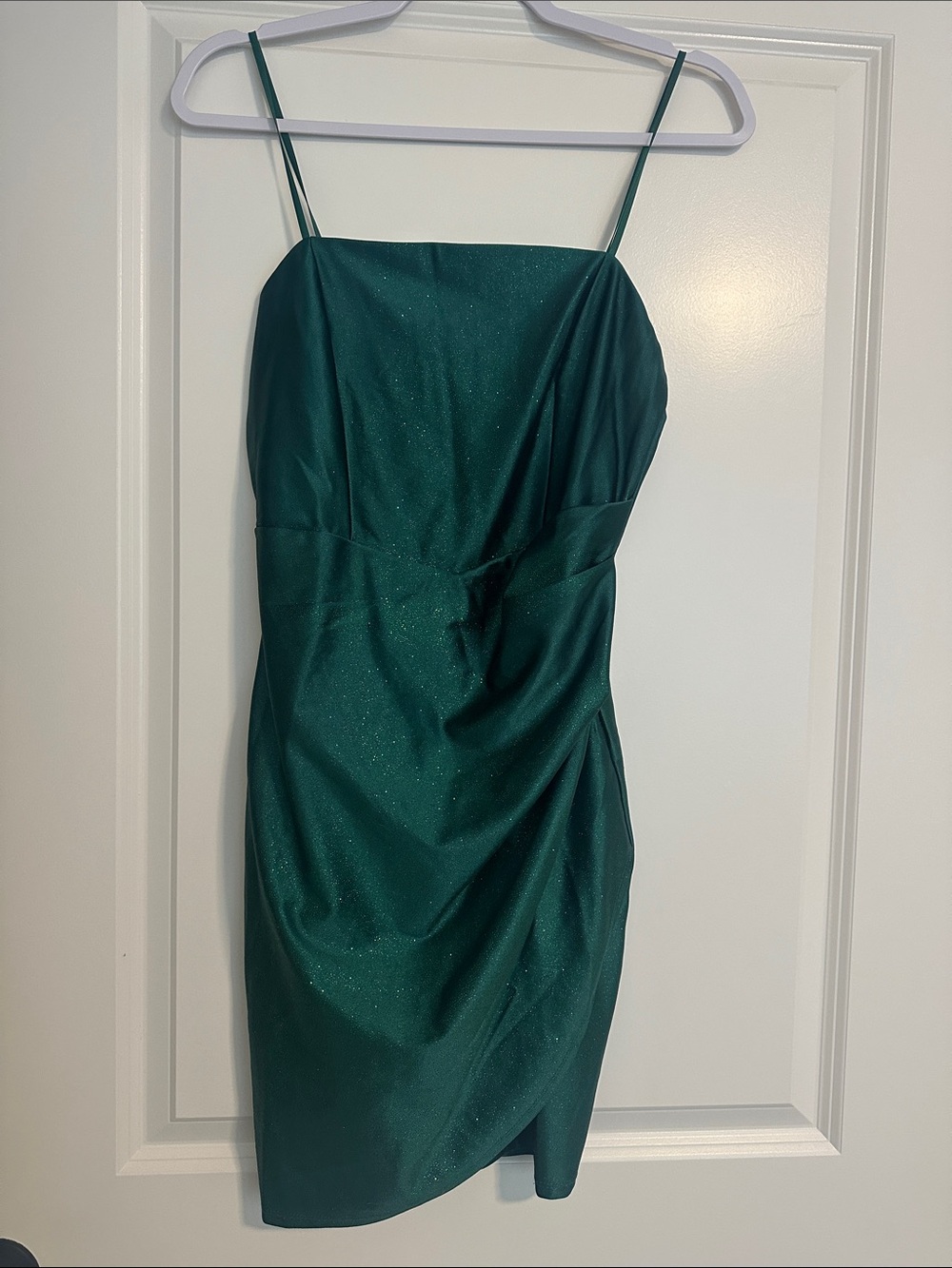 Elegant Emerald Green Spaghetti Strap Dress